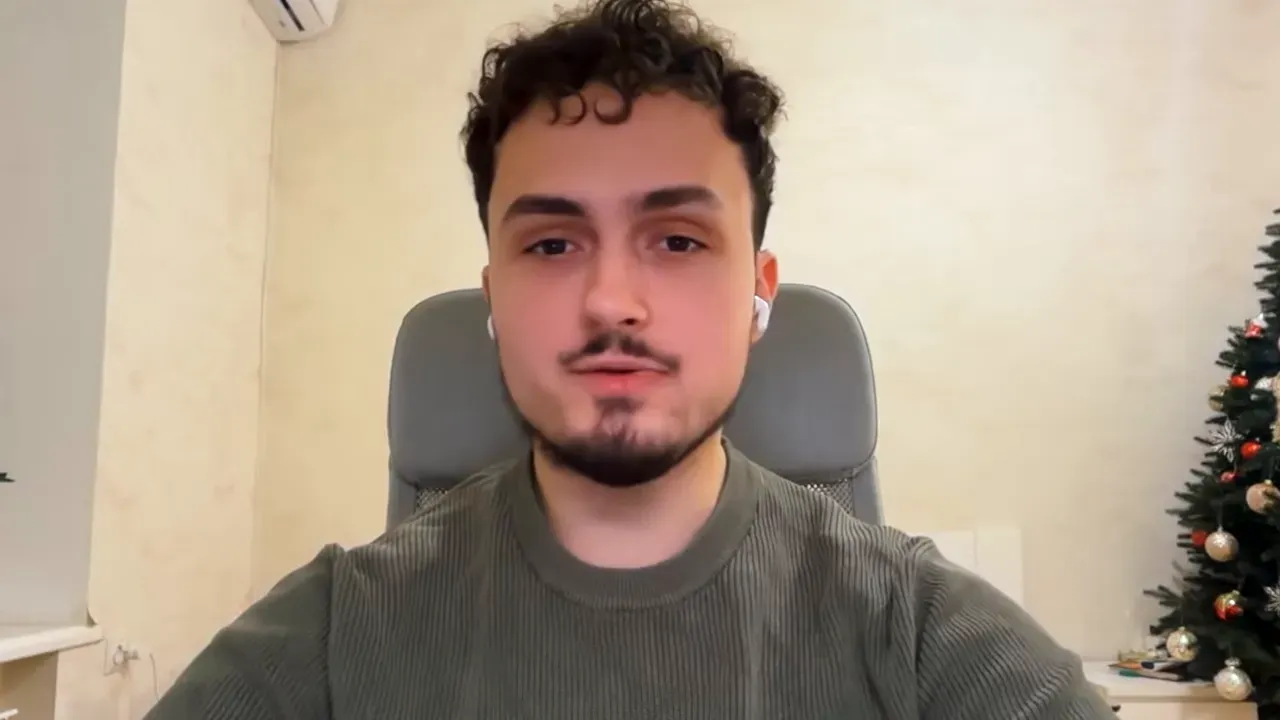 Founder of BlogtoPin speaking to camera from his home office