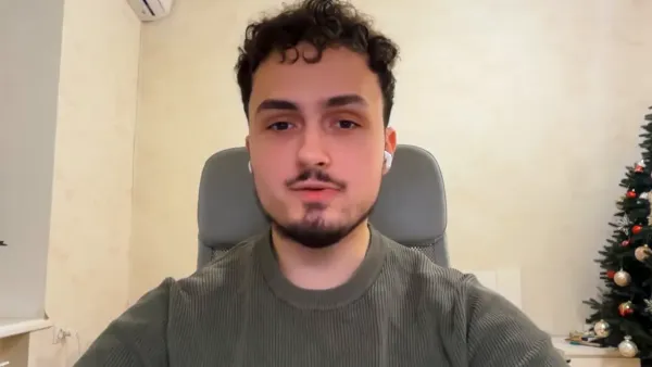 Founder of BlogtoPin speaking to camera from his home office